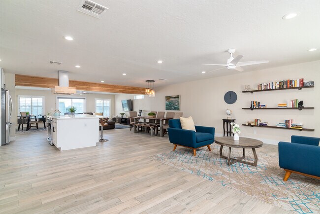 Foto del edificio - 8614 E Malcomb Dr