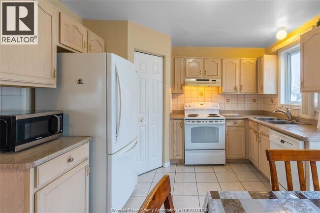 Building Photo - 4012 Acorn Cres