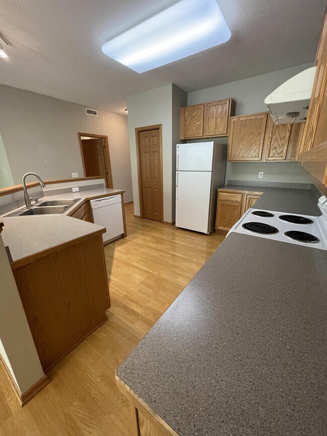 Foto del edificio - 1694 Oakbrooke Ct