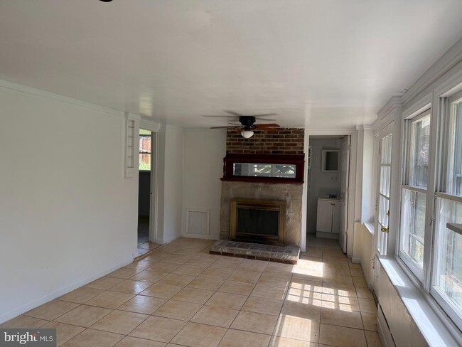 Building Photo - 14212 Fisher Ave