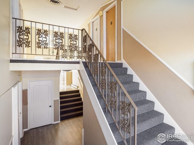 Foto del edificio - One bedroom unit in secure building in Aurora