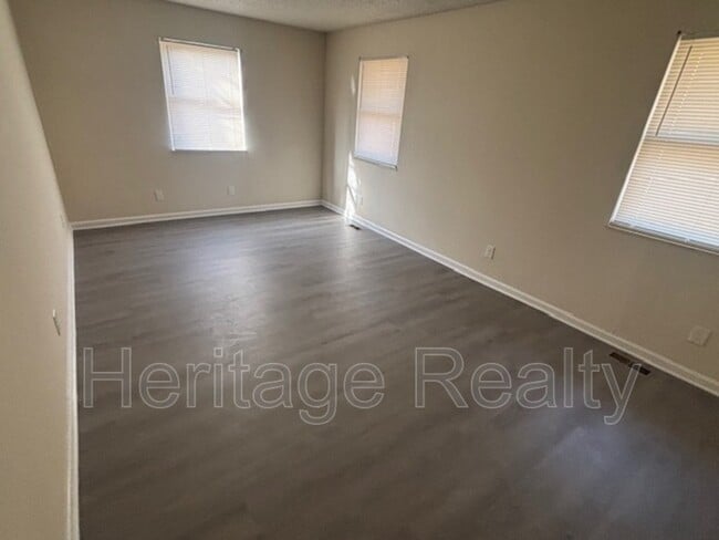 Building Photo - 1664 Laurans Ave