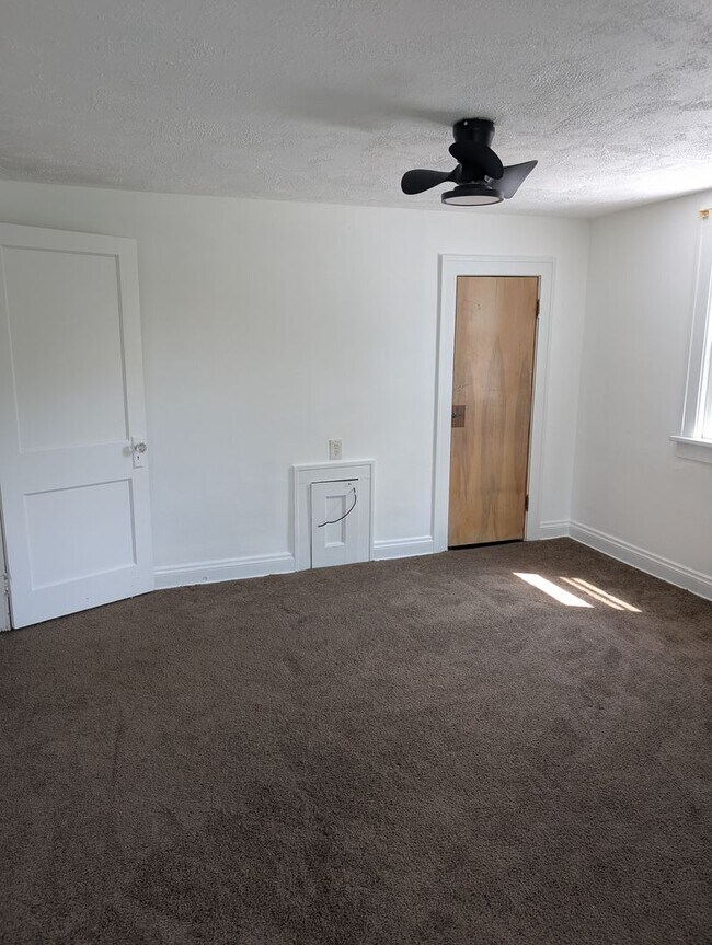 Foto del edificio - A charming 3-bedroom, 1-bathroom in Maple Heights