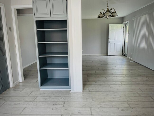 Building Photo - 3 Bedroom 1.5 Bathroom-Calumet City