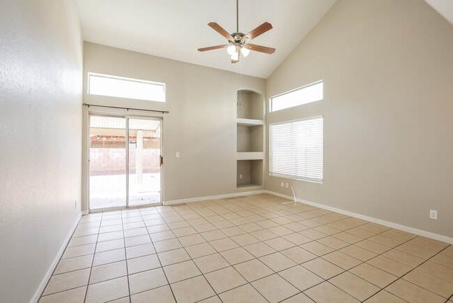 Foto del edificio - 8379 Yamhill St