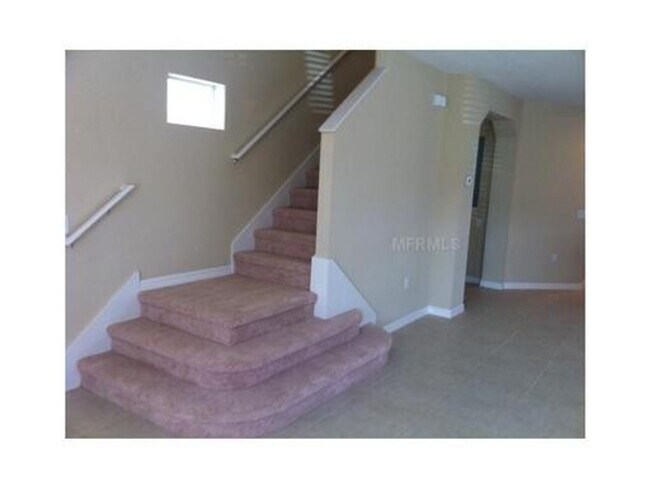 Building Photo - Two floors of comfort and smart design in ...