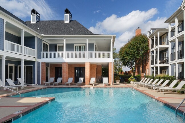 Photo - Island Park/Harbor Town Square Apartments