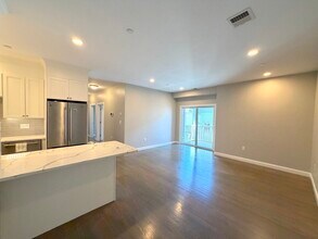 Building Photo - 966 Hyde Park Ave