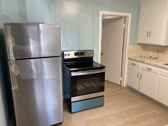 Building Photo - 2353 83rd Ave