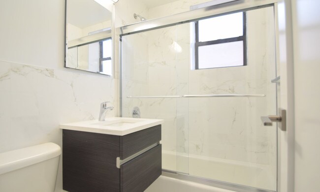 Foto del edificio - 217 Drake Ave