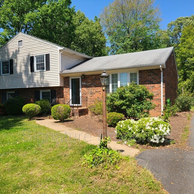 Building Photo - 8414 Chadwell Dr