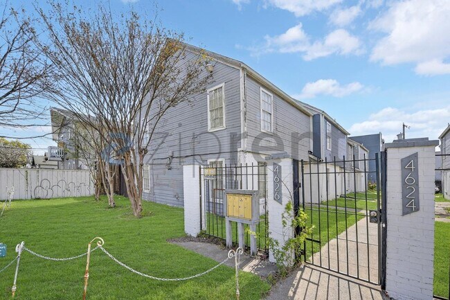 Building Photo - 4626 San Jacinto St