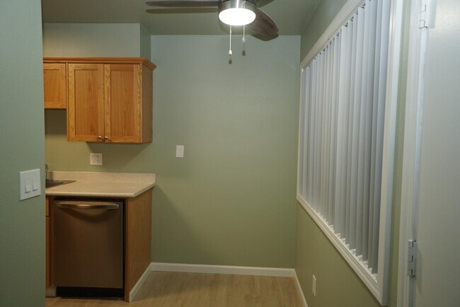 Building Photo - 258 Evergreen Rd