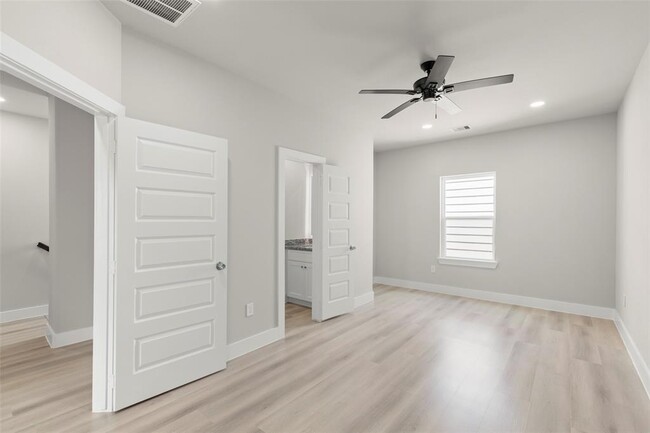 Foto del edificio - 3111 Shelby Cir