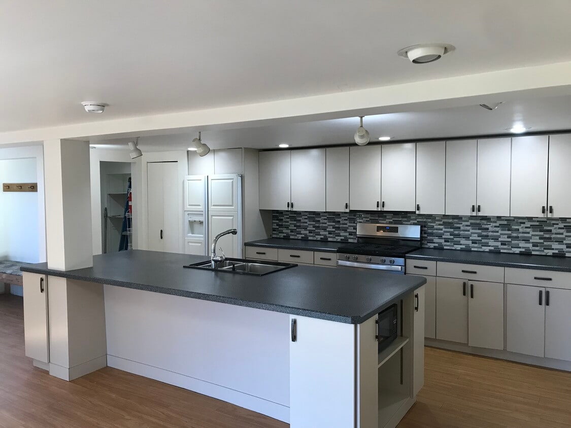 Kitchen - 99 Woodlawn Ave