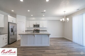 Building Photo - 482 530 W
