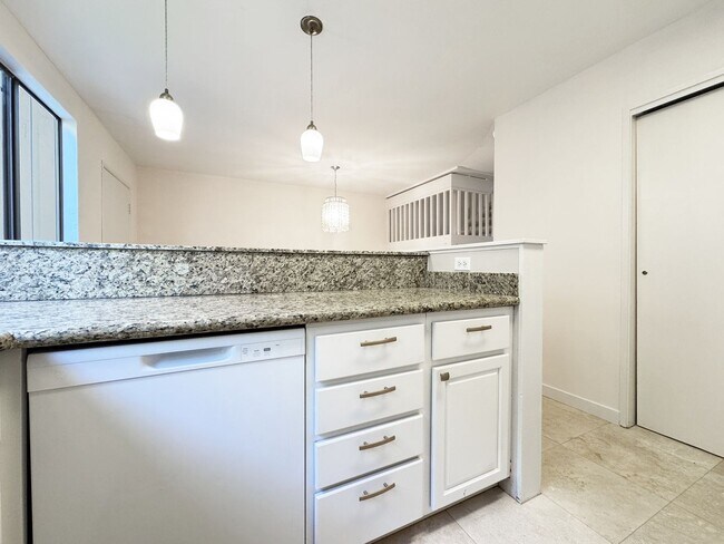 Foto del edificio - Pet Friendly Hawaii Kai Townhouse with A/C