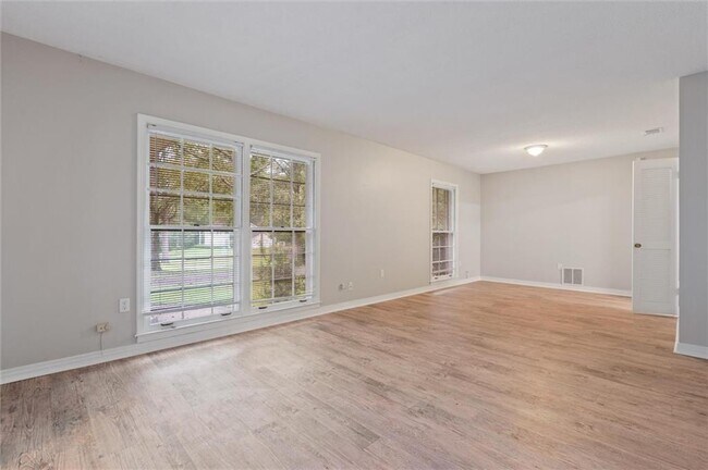 Foto del edificio - 2951 Yorkwood Rd E