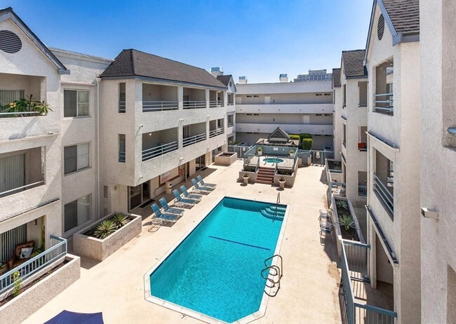 Building Photo - 300 N El Molino Ave