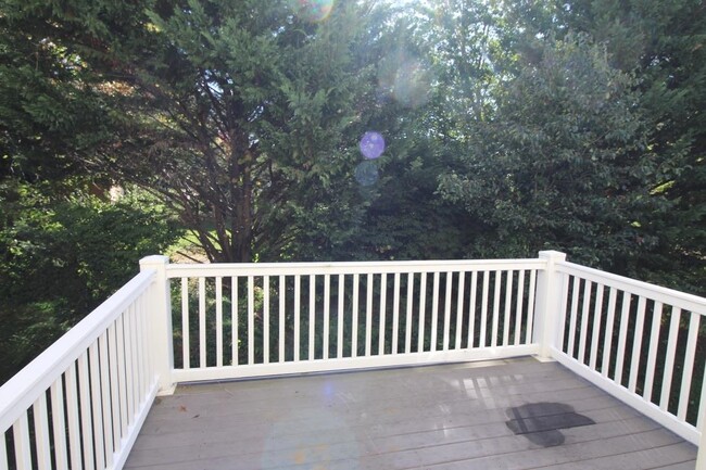 Foto del edificio - 351 Emerson Ln