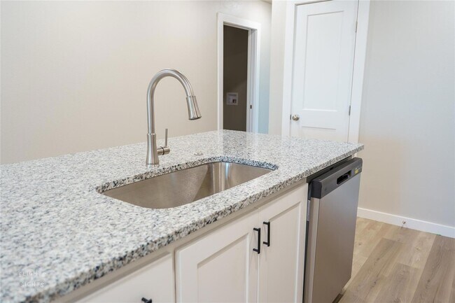 Foto del edificio - 6134 Princess Ln