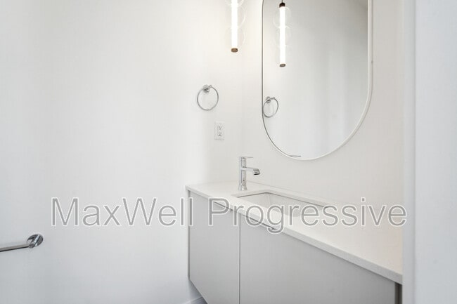Photo du bâtiment - 13516-13115 115 Ave NW
