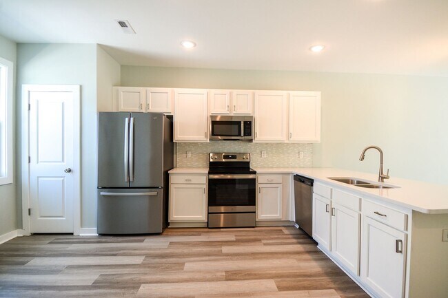 Foto del edificio - BEAUTIFUL! 2 Bedroom with Flex Space Townhome in Sneads Ferry