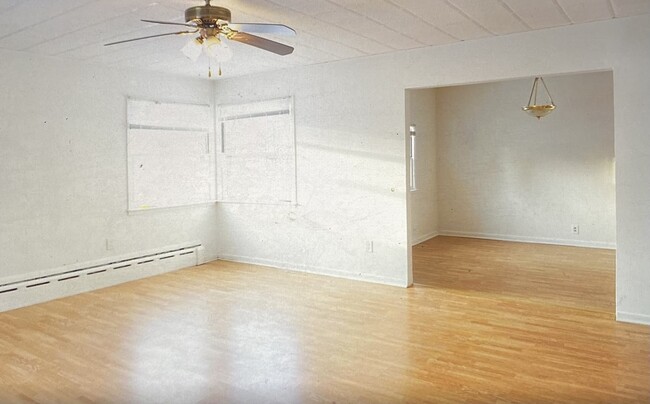 Huge Living Room / connected Dining Room - 46 Howard St