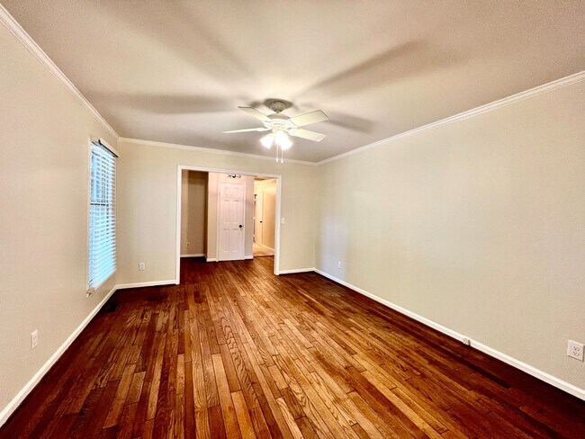 Foto del edificio - 911 Reverdy Ln