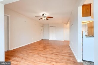 Building Photo - 130 Royal Oak Dr