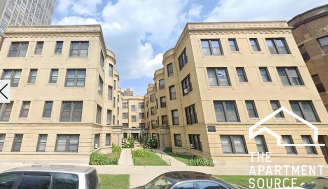 Photo - 3920 N Pine Grove Ave Apartment