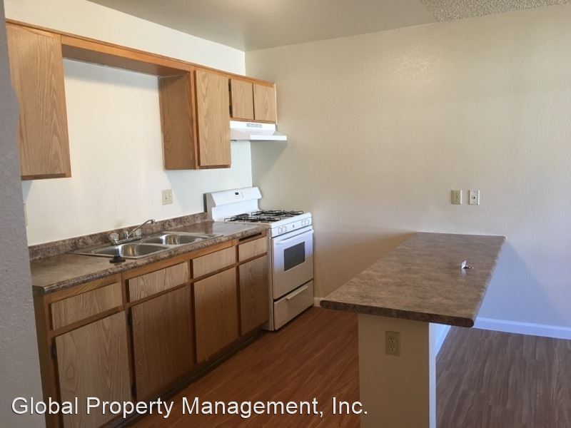 Foto principal - 18400 Montezuma St