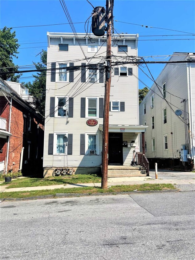 22 Cottage St Unit 2, Poughkeepsie, NY 12601 Room for Rent in Poughkeepsie, NY