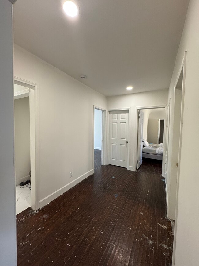 Building Photo - 619 S Bradfield Ave