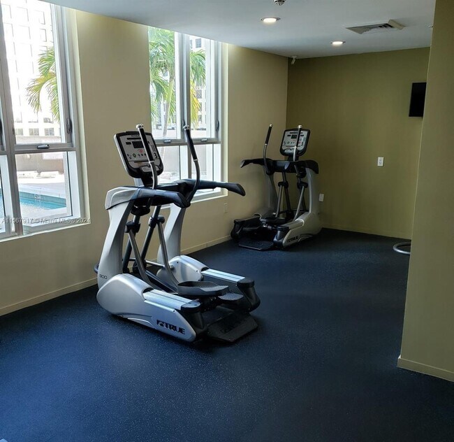 Foto del edificio - 9066 SW 73rd Ct