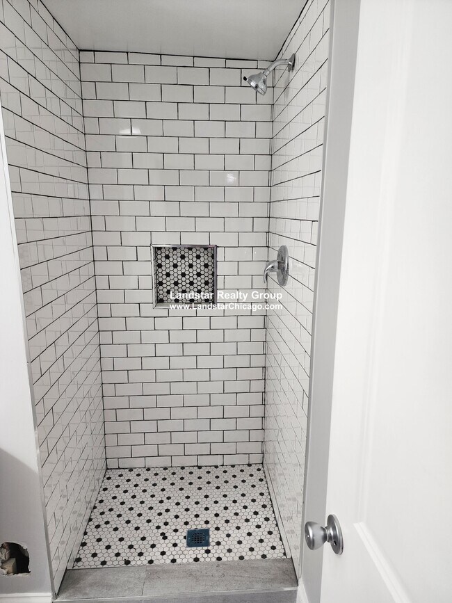 Foto del edificio - 1253 W Rosemont Ave