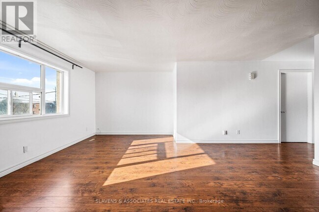 Building Photo - 900a Wilson Ave