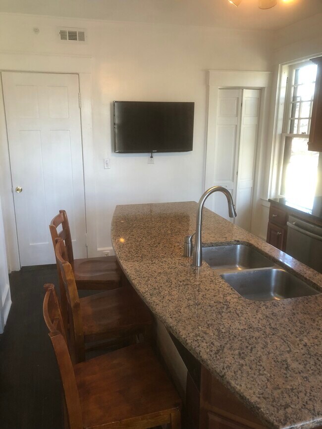 Building Photo - 489 Western Ave