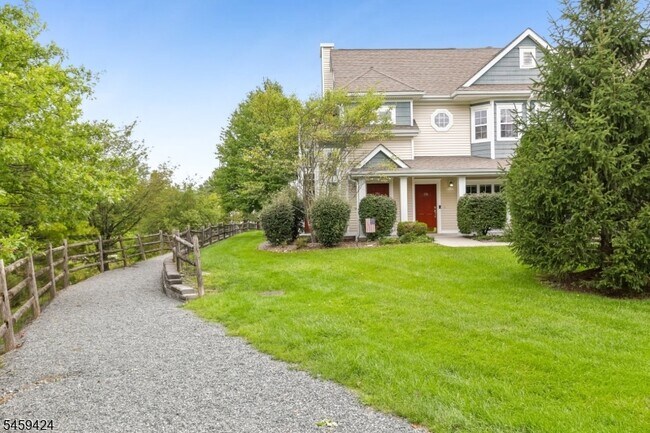 Building Photo - 156 Old Farm Dr
