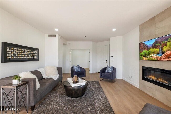 Building Photo - 7700 E Gainey Ranch Rd