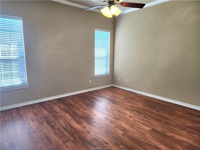 Building Photo - 4 Bedroom 2 Bathroom 2 Car Garage