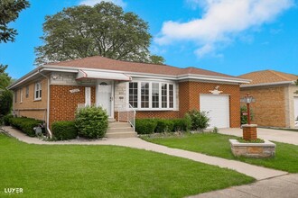 Building Photo - 8924 Oleander Ave