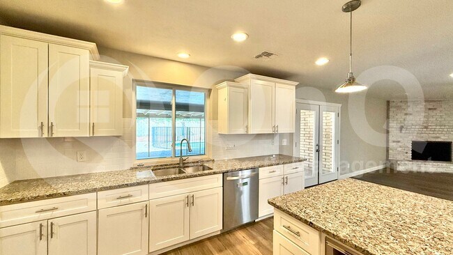 Photo - 2502 E Sahuaro Dr House