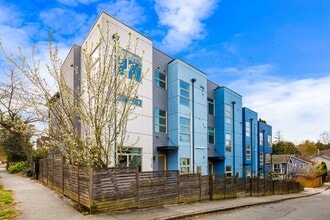 Building Photo - 2125 E Terrace St