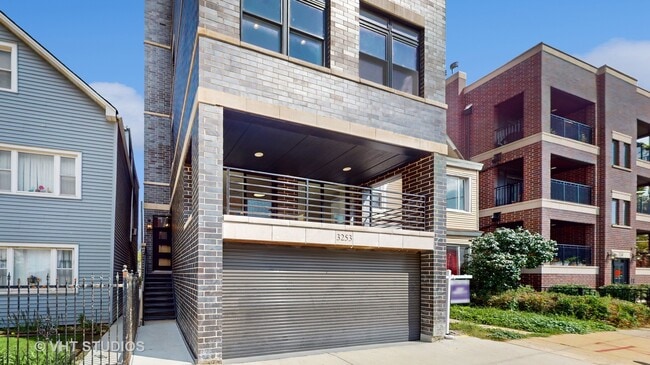 Building Photo - 3253 N Elston Ave