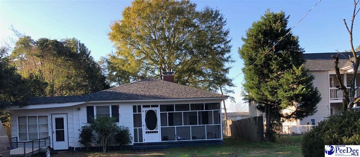 Foto principal - 1709 Pineland Ave