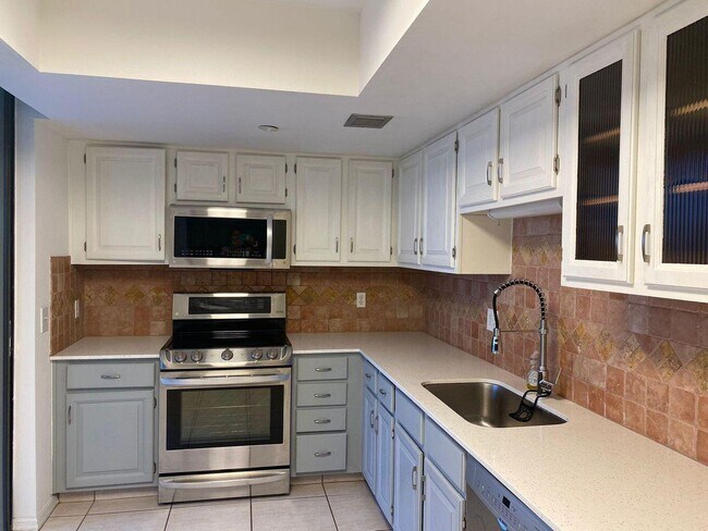 Building Photo - 5951 Wellesley Park Dr