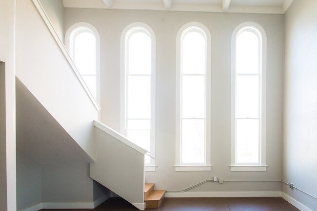 Building Photo - 601 S 5th St