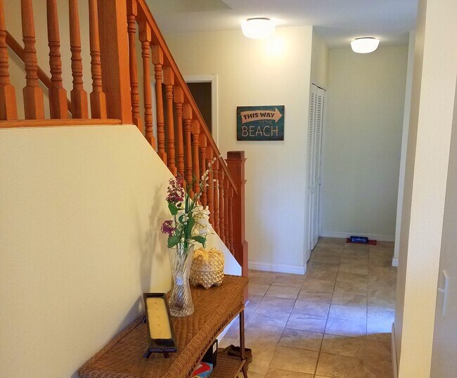 Building Photo - Unfurnished 3 Bedroom, 2.5 Bath Townhome i...