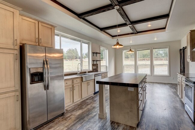 Foto del edificio - 3 Bed 2 Bath Pet Friendly Home